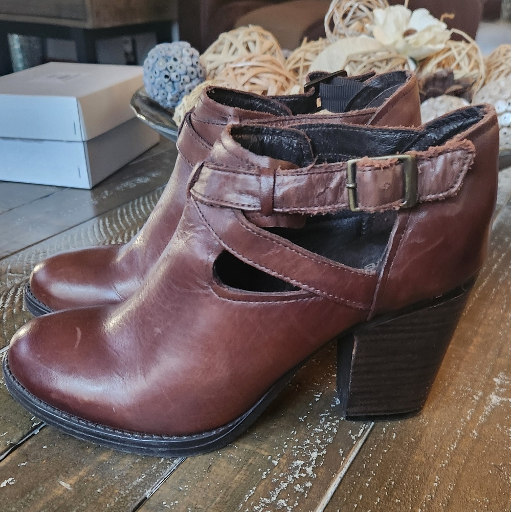 Krbonell Brown Ankle Boots Booties Cut Out Russet Leather Block Heel Size 7.5